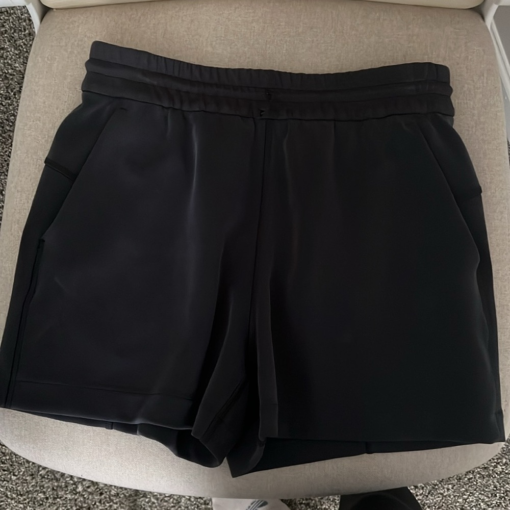 Lululemon Black softstreme shorts sz 6